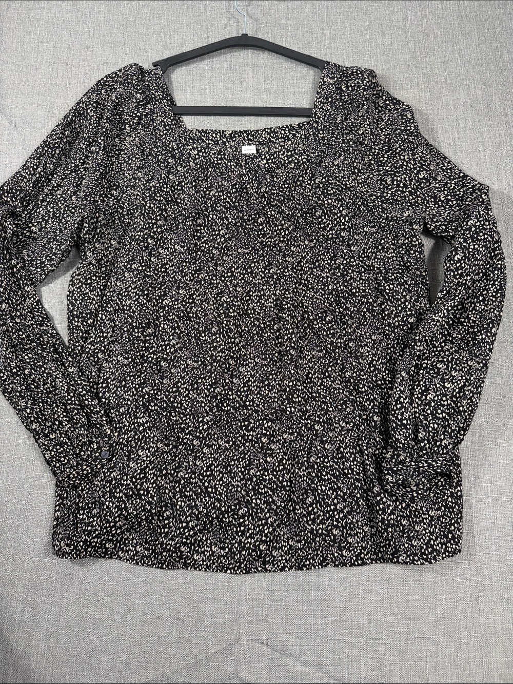 Old Navy Black and White Speckled Long-Sleeve Peasant Blouse